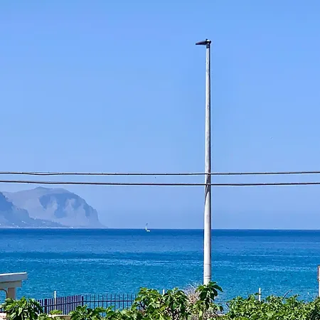 Oltremare N37 Casa Fronte Mare Con Giardino Bagheria