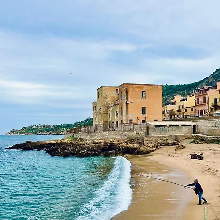 Oltremare N37 Casa Fronte Mare Con Giardino Bagheria